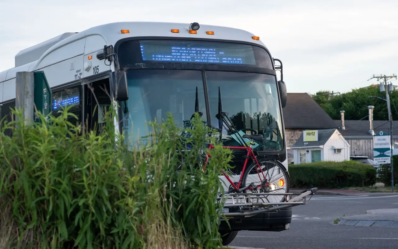 Front of a VTA bus with a bicycle on its front rack in Vineyard Haven