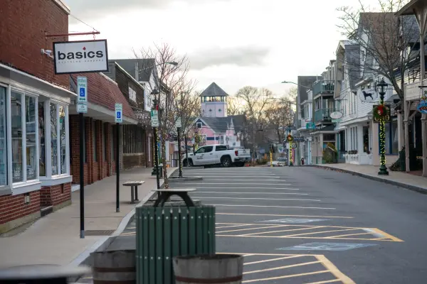 Empty Circuit Avenue in December with holiday wreaths