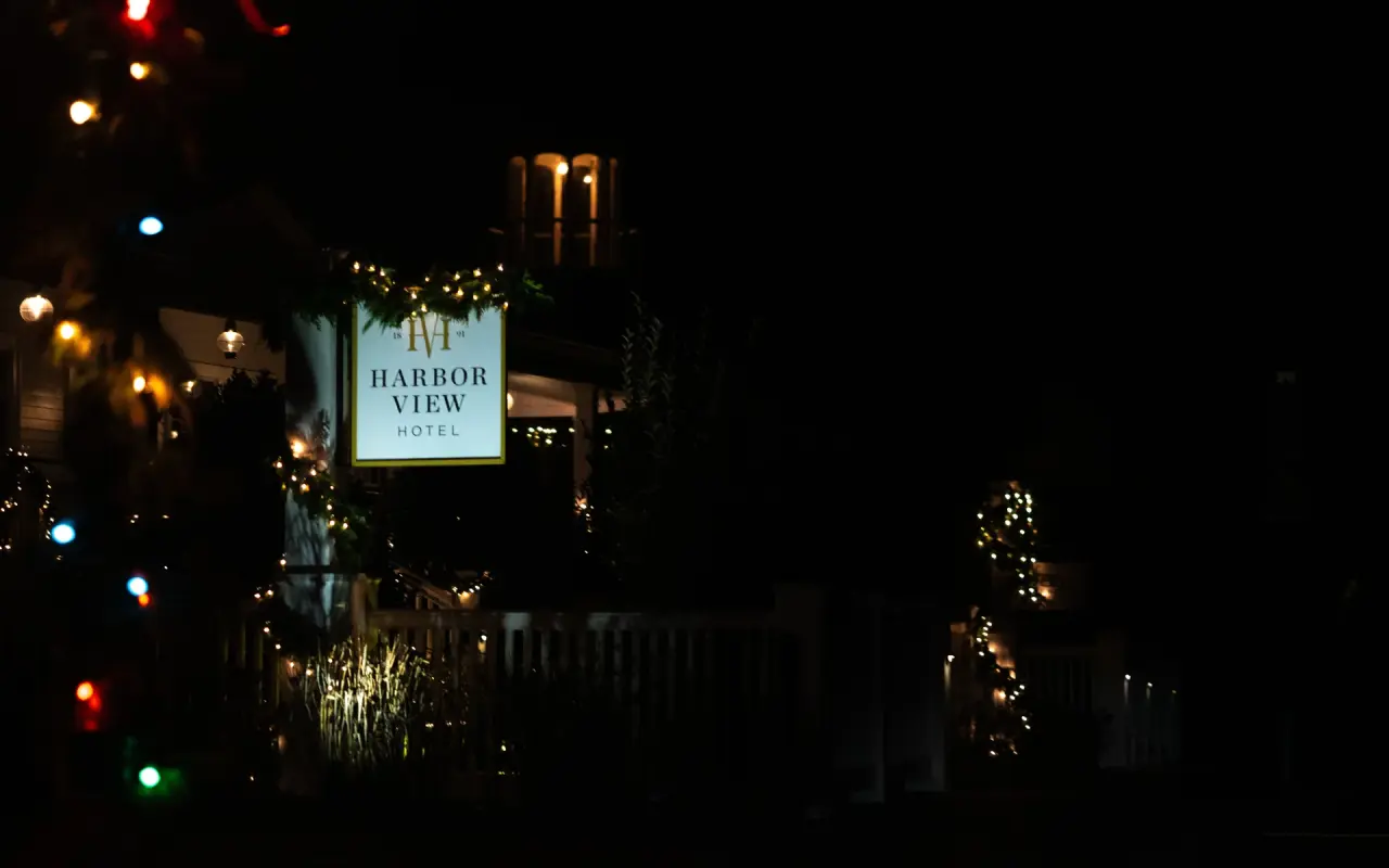 Harbor View Hotel in Edgartown with holiday lights