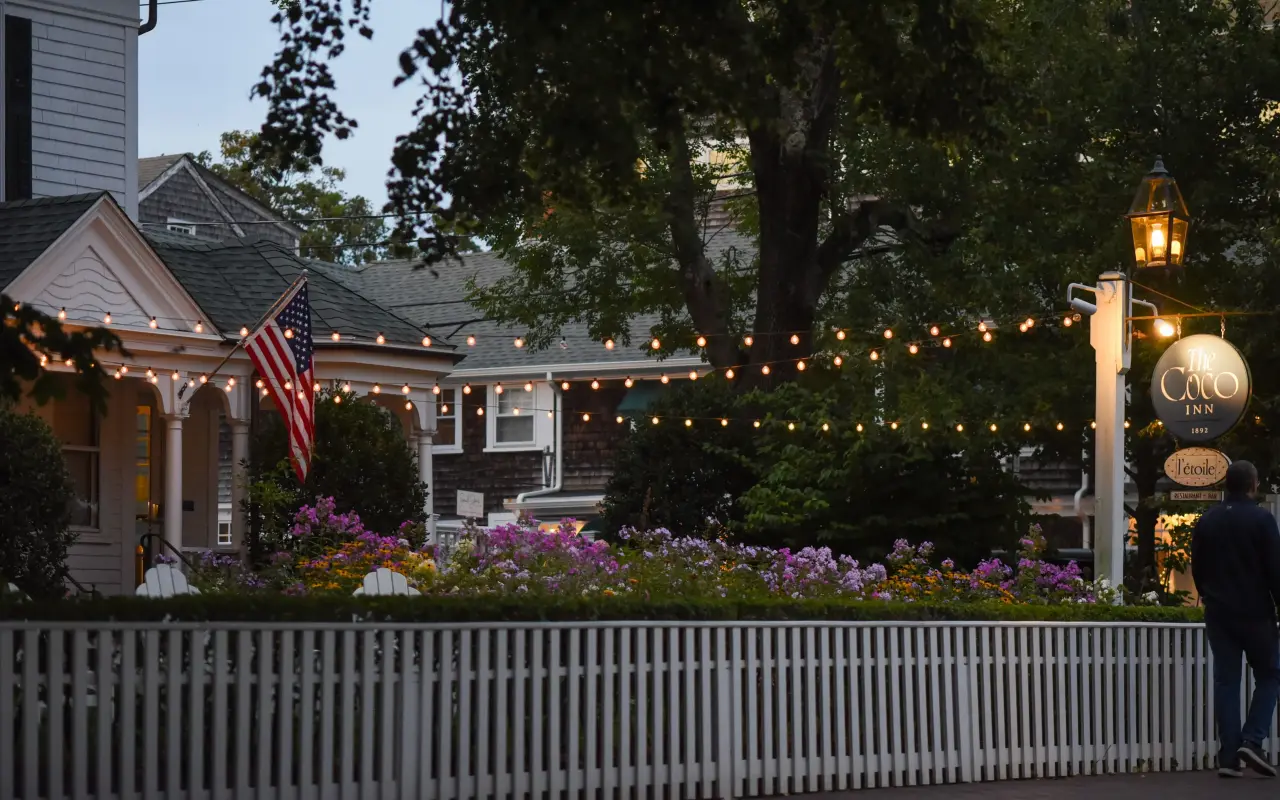 L'Etoile restaurant in Edgartown at night