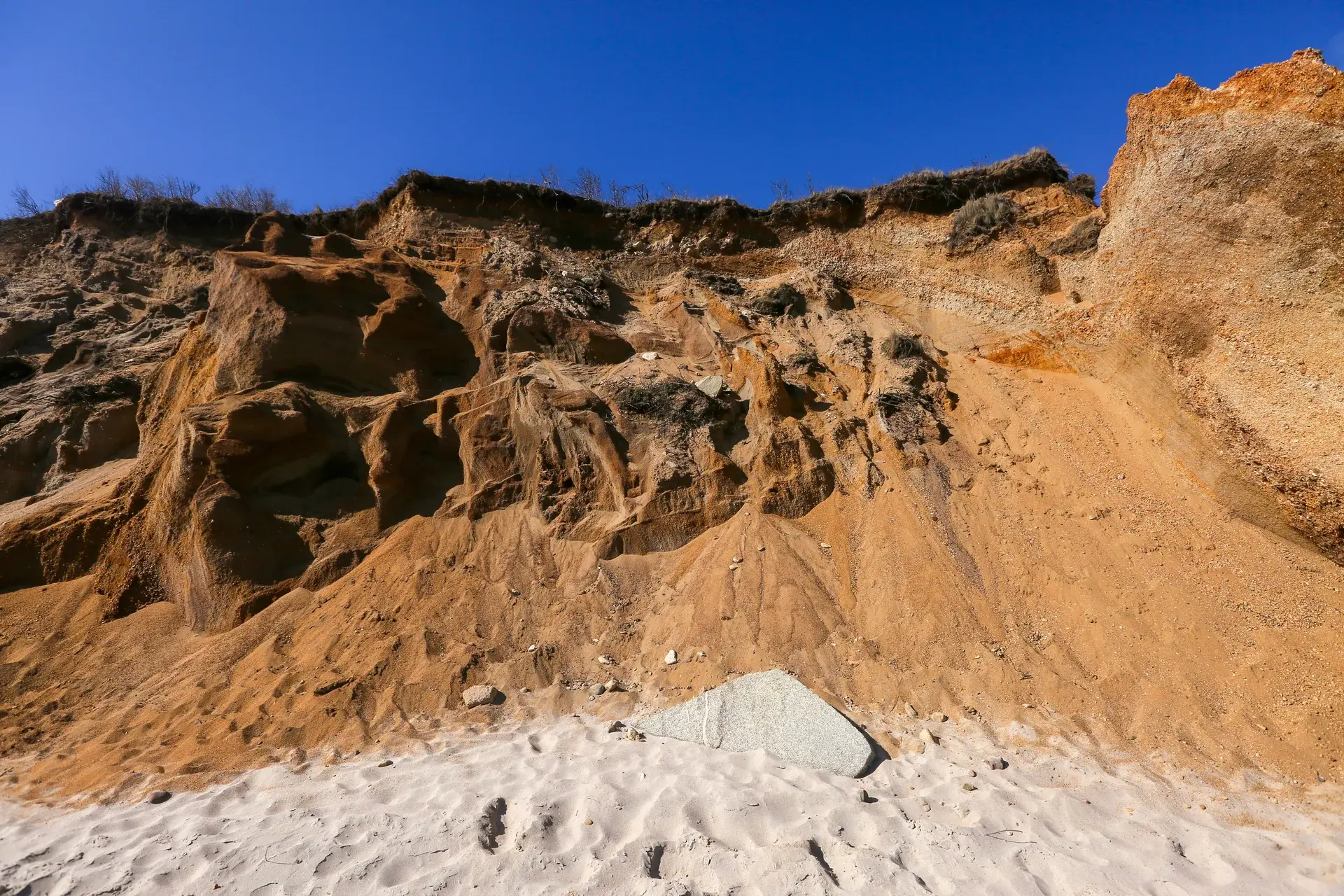Block Island vs Martha's Vineyard: Which Island Fits Your Trip? (2026)