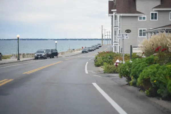 Seaview Avenue curving along the water
