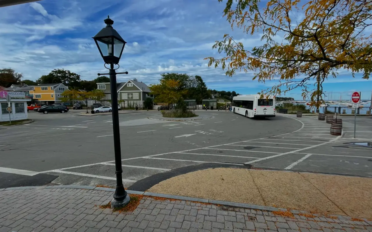 A VTA bus parked at a lot in Vineyard Haven with a lamp post and trees on a clear day