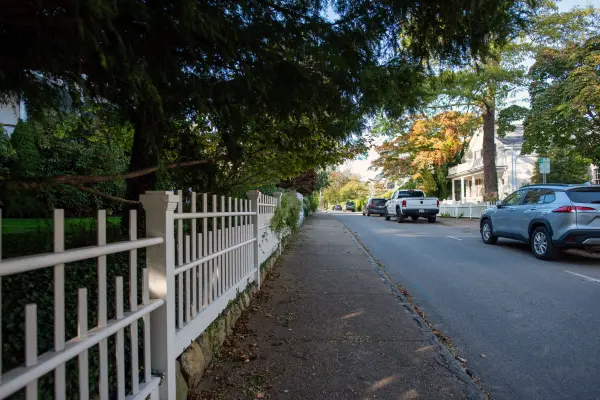 Fence-lined sidewalk on William Street in Vineyard Haven
