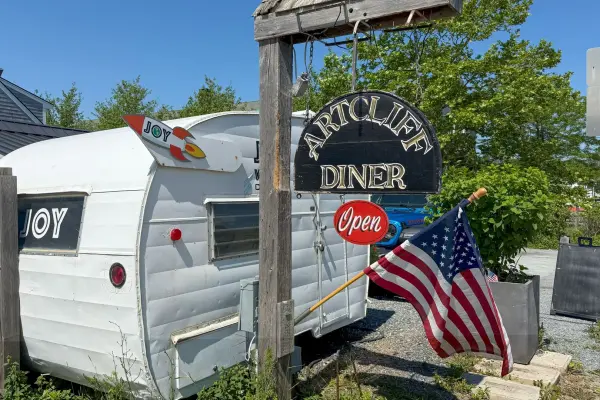 ArtCliff Diner on Beach Road