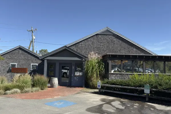 Beach Road restaurant at Tisbury Marketplace, October
