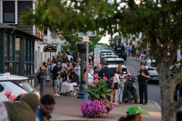 Lake Avenue corner at full August capacity