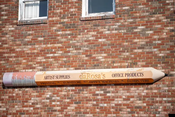 daRosa's pencil sign on the brick wall