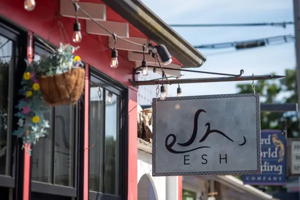 Esh, Oak Bluffs