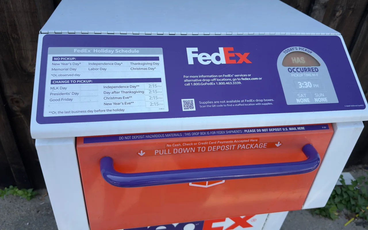 FedEx drop box on State Road in Vineyard Haven with the pickup schedule sign