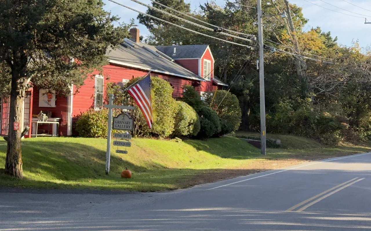 The Granary Gallery on Old County Road in October