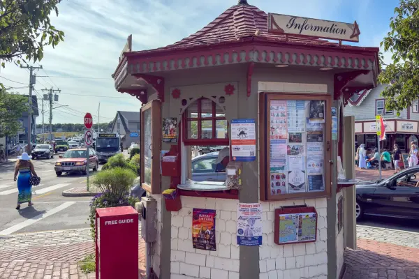 The information booth near the harbor