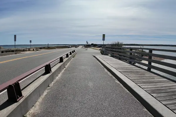 The Jaws bridge bike path and its signs