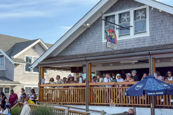 Lookout Tavern packed on an August day