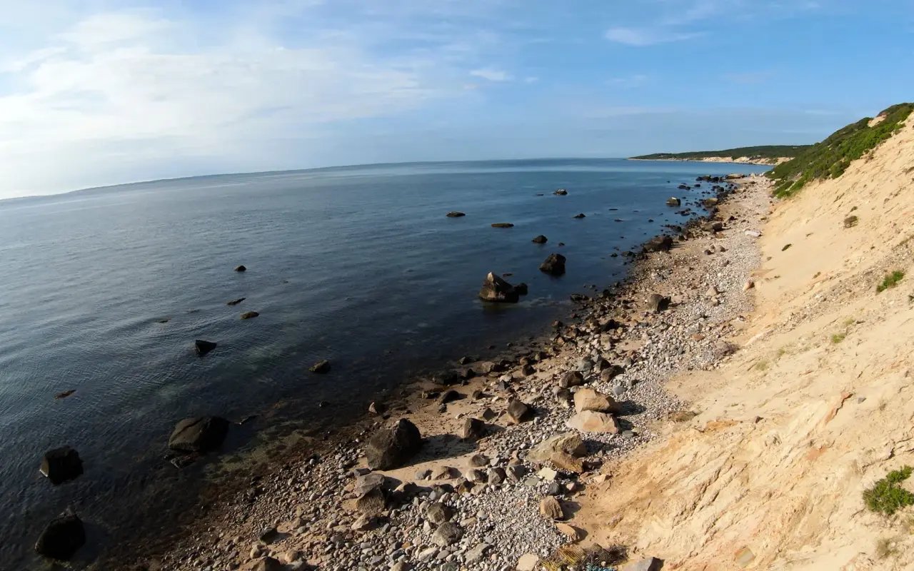 Menemsha Hills beach cliffs along the hiking trail