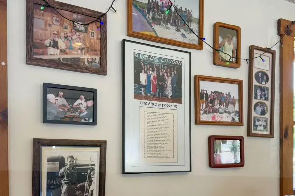 The walls at Mo's Lunch