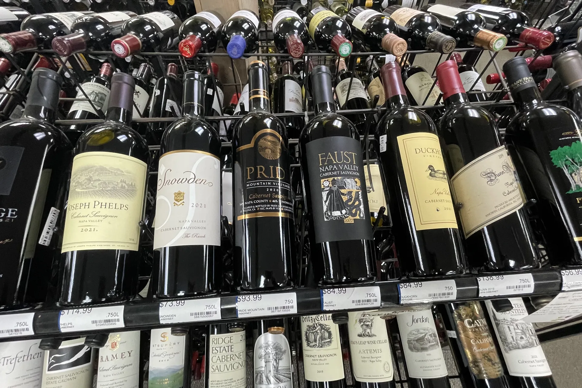 Is Martha's Vineyard a Dry Island? Alcohol Rules, BYOB and Package Stores Town by Town (2026)