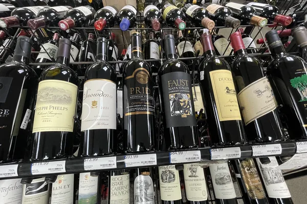 Is Martha's Vineyard a Dry Island? Alcohol Rules, BYOB and Package Stores Town by Town (2026)