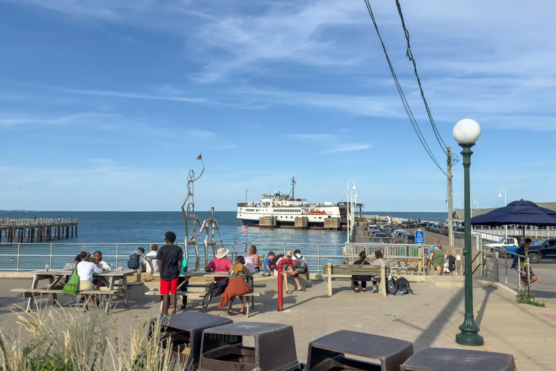 Oak Bluffs vs Edgartown: Which Town Should You Stay In? (2026)