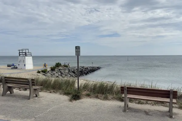 The benches above the beach, the jetty and the lifeguard stand