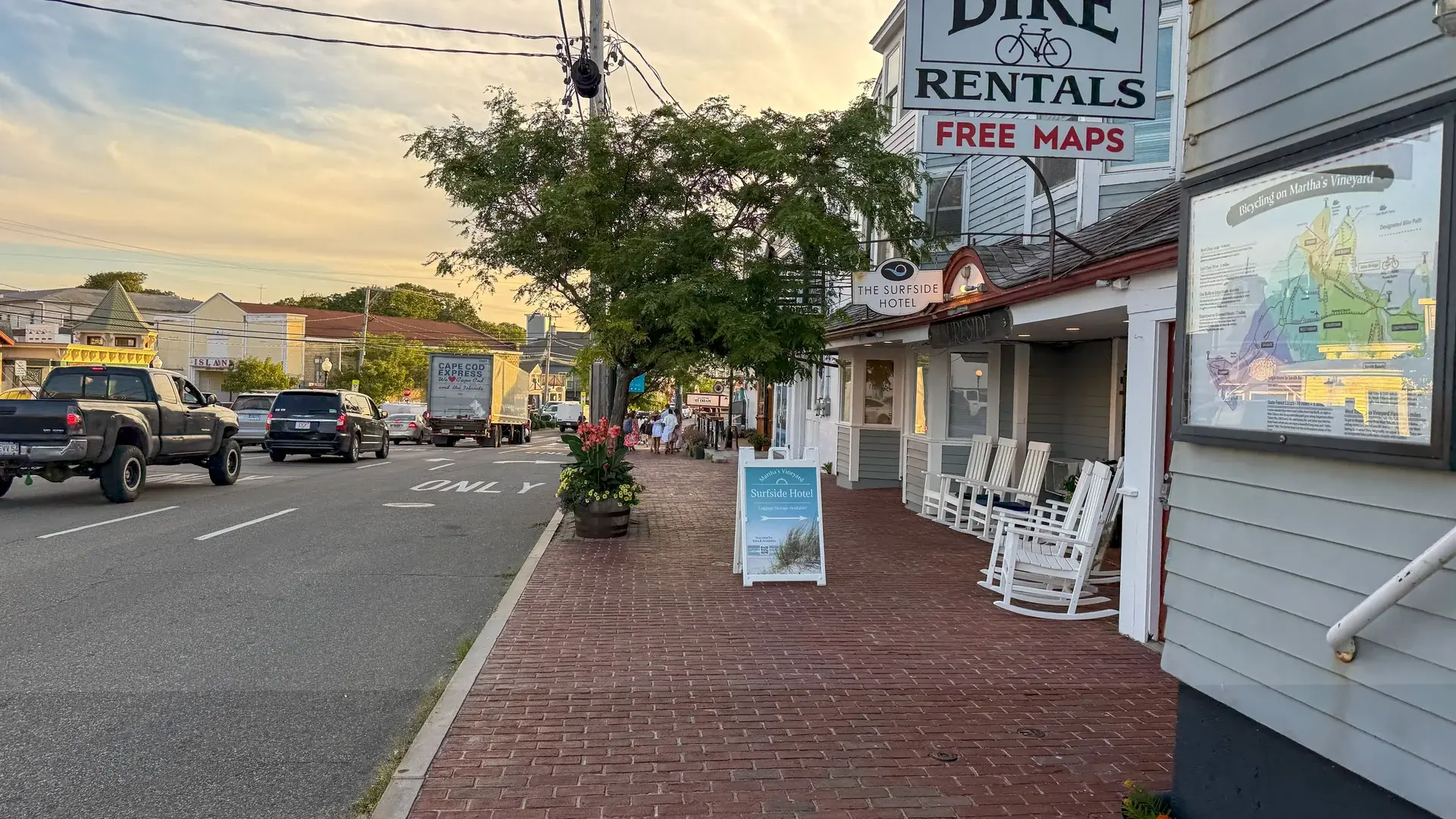 Bike rentals and free island maps in Oak Bluffs
