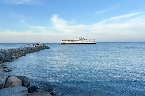 Ferry arriving at Oak Bluffs