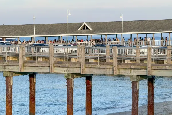 Summer crowd on the Steamship Authority wharf