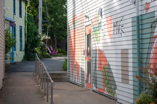 One of the painted alleys near the harbor