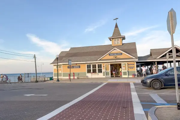 The Steamship Authority ticket office by the pier