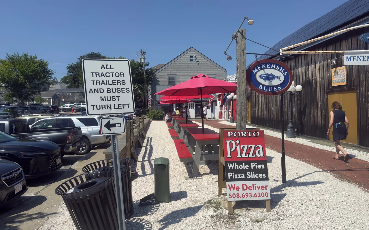 Porto Pizza sign and red picnic tables outside Menemsha Blues on Water Street in Vineyard Haven