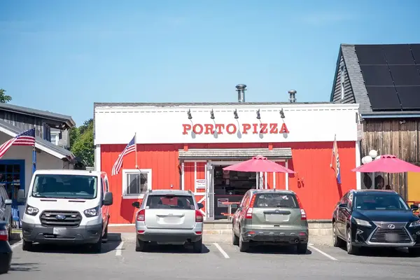 Porto Pizza in Vineyard Haven, red umbrellas out front