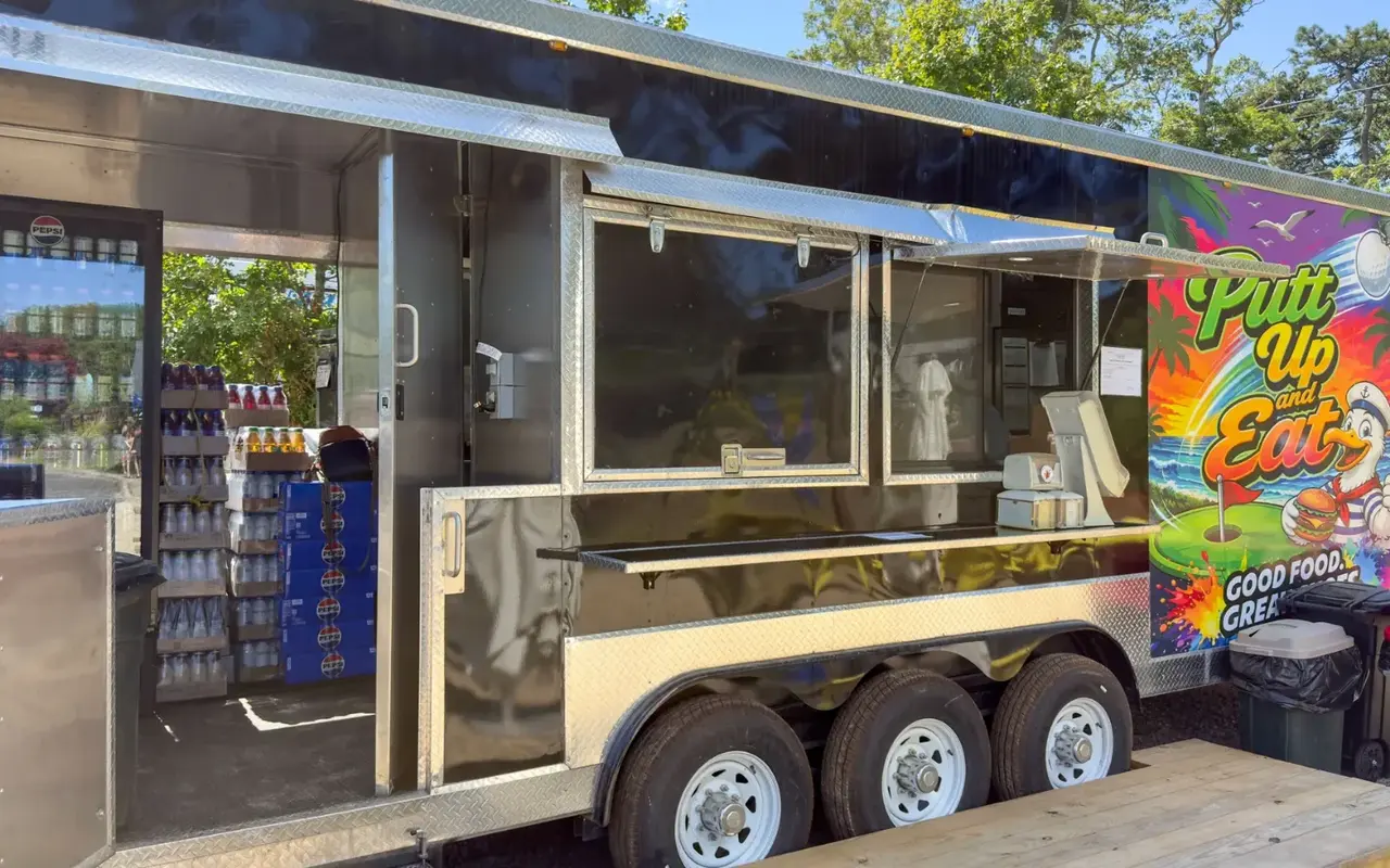 Putt Up and Eat food truck at the mini golf course in Vineyard Haven