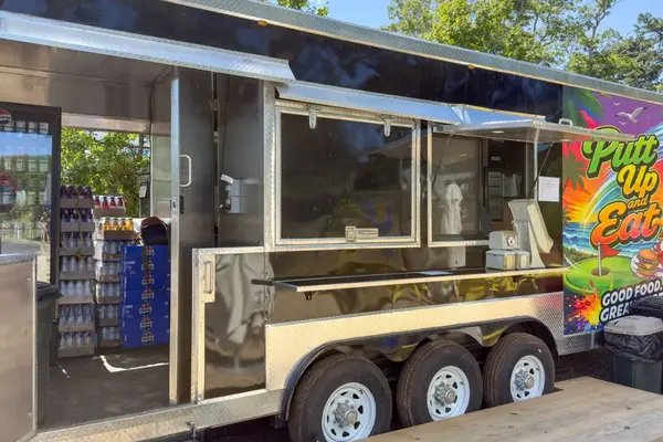 The Putt Up and Eat food truck at the mini golf in Vineyard Haven