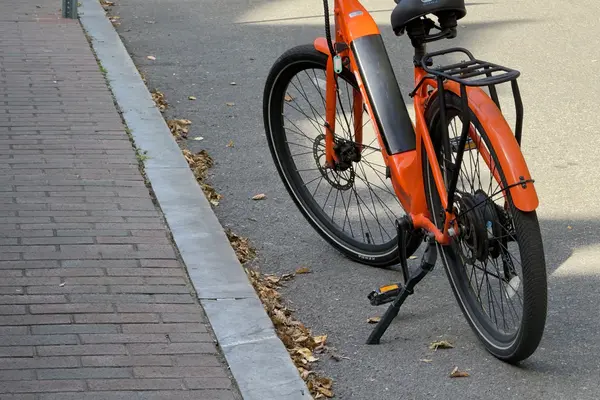 A rental e-bike with rear rack and battery