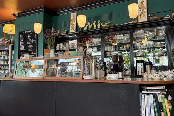 S and S Kitchenette, Vineyard Haven: the coffee bar and the menu board.