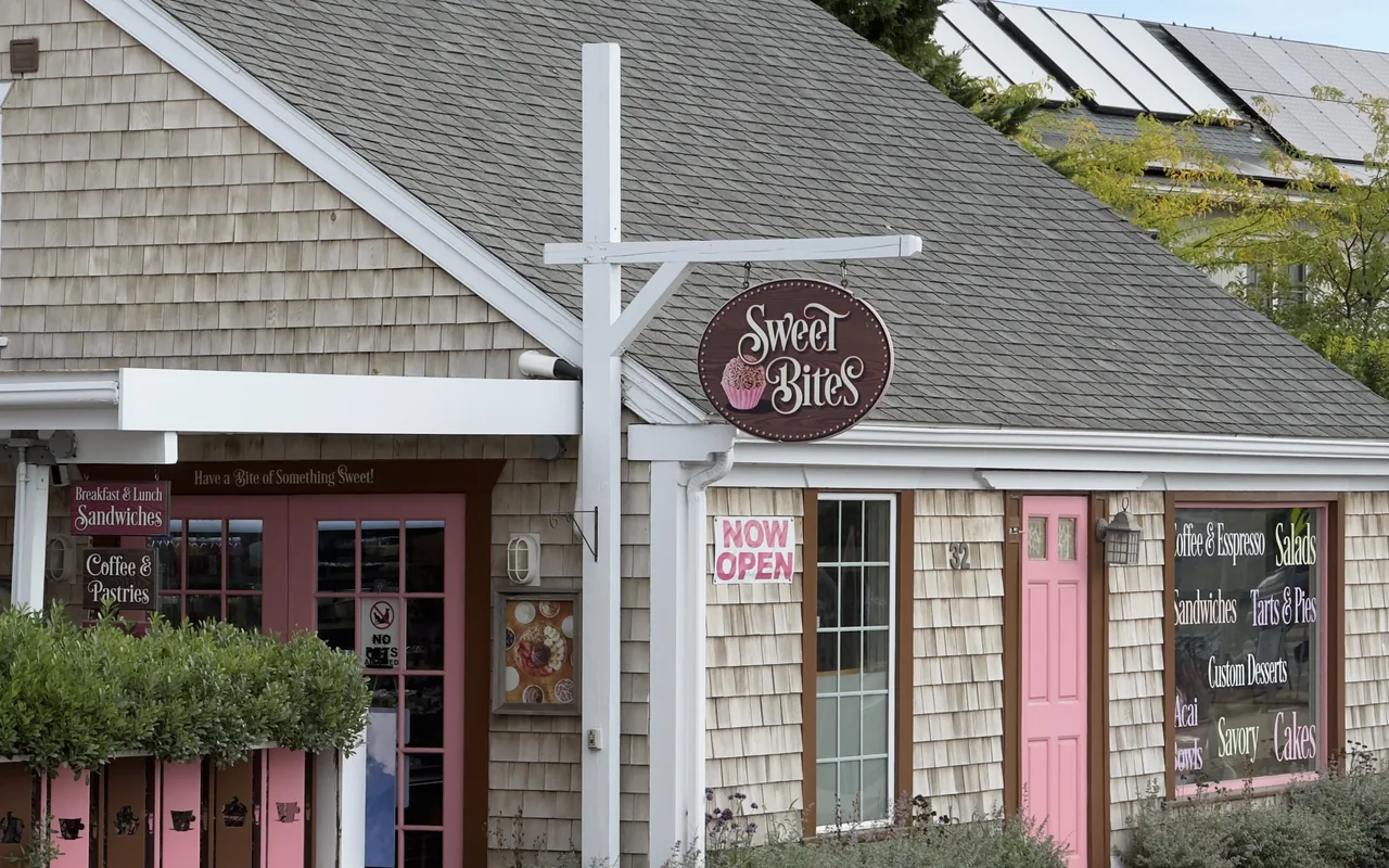Sweet Bites bakery and cafe on Beach Street in Vineyard Haven