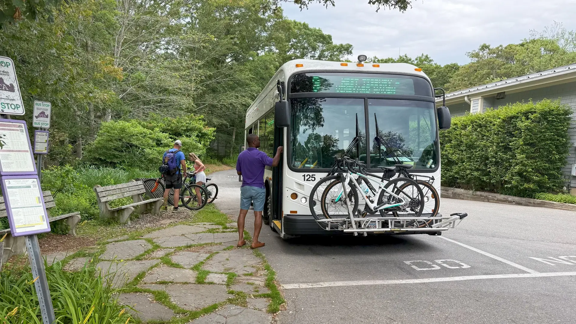VTA Route 3 bus stop in West Tisbury