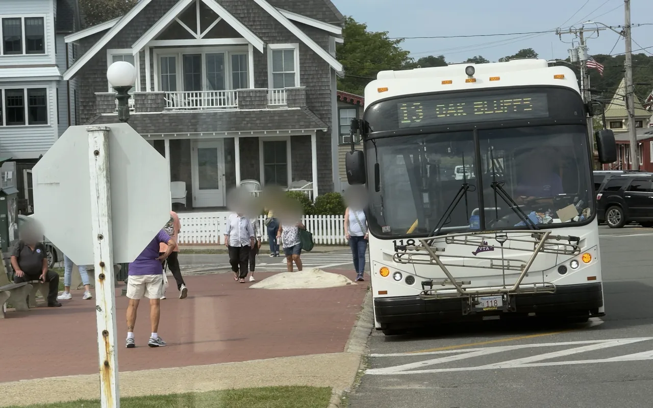 VTA bus 118 on Route 13 with Oak Bluffs on its destination sign, stopped at the Oak Bluffs bus stop beside Ocean Park while passengers walk up
