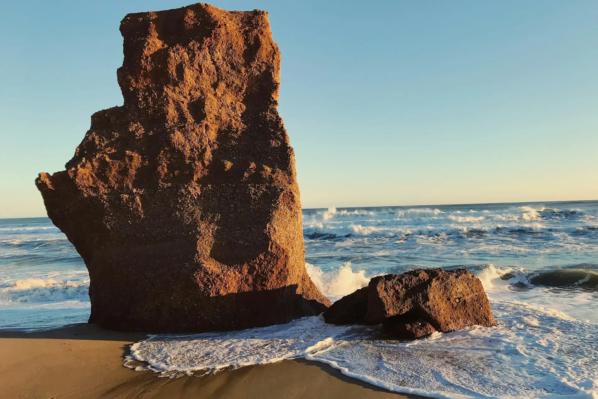 Lucy Vincent Beach, Chilmark: Complete Guide to Access, Cliffs and Off-Season Visits